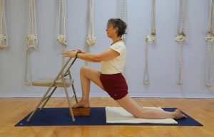 אנג'נאיאסנה בעזרת כיסא